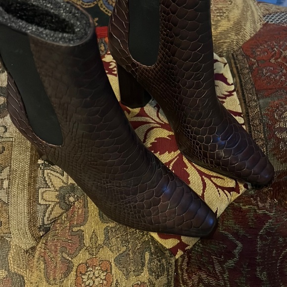 Donald Pliner dark brown python heel booties size 6